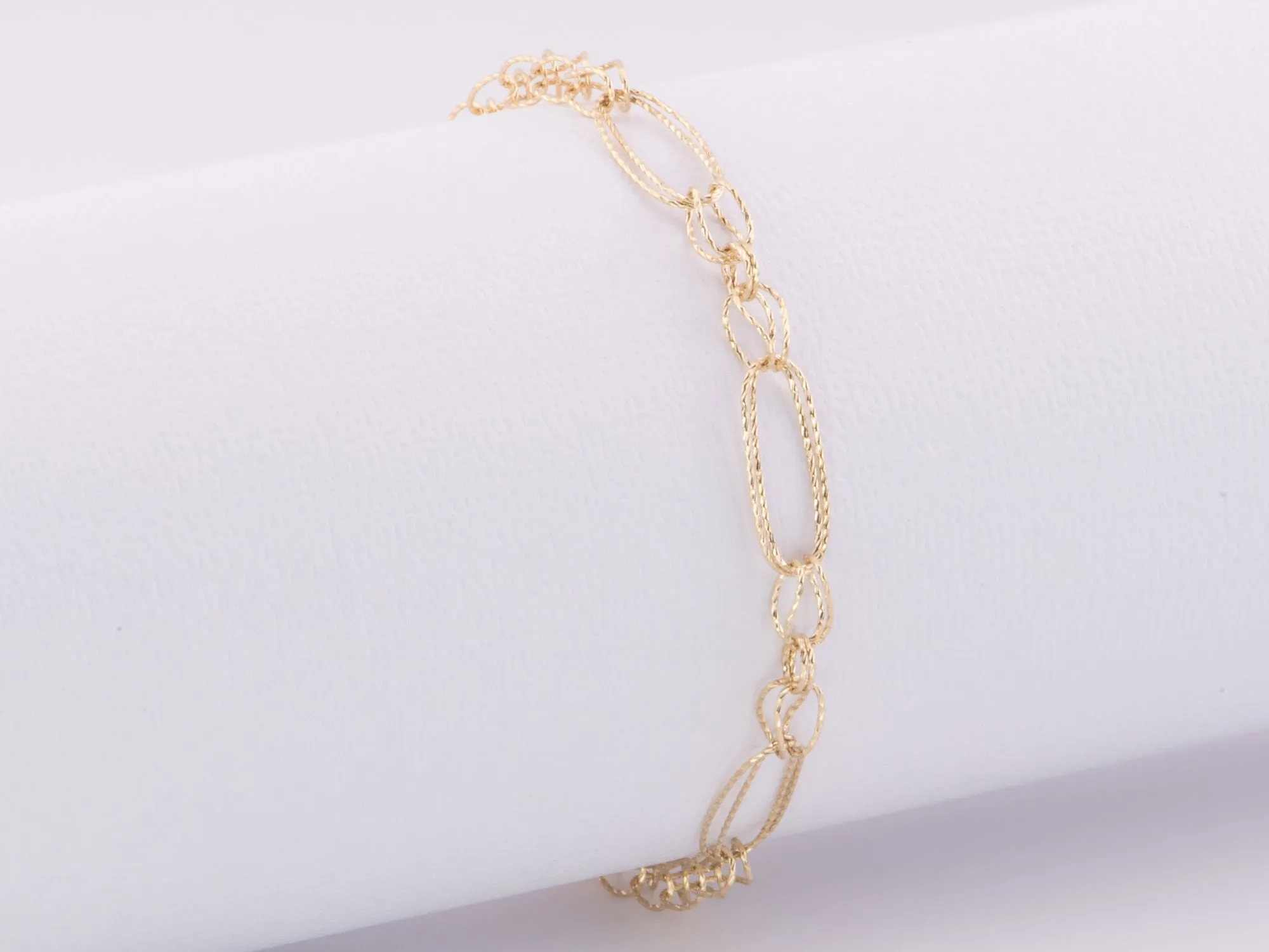 7.5 14K Gold Diamond Cut Loop-in-Loop Special Link Bracelet R2076