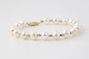 7.5 14k Yellow Gold Pearl Bracelet with Gold Beads (11.46g.)