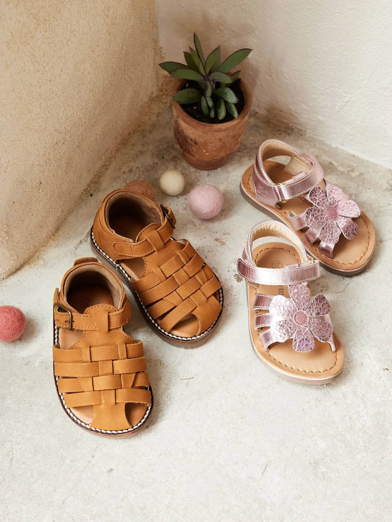 Closed-Toe Leather Sandals for Babies - beige dark solid