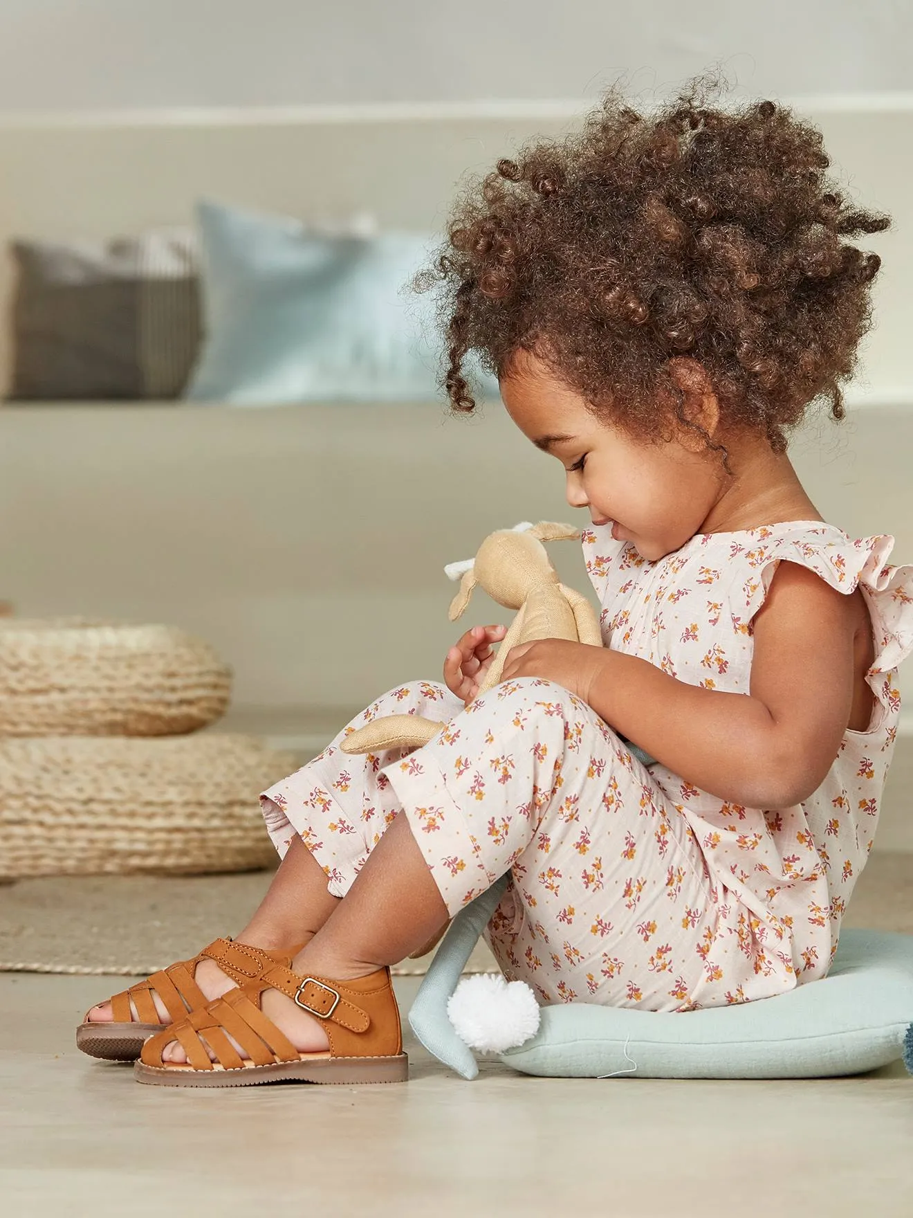 Closed-Toe Leather Sandals for Babies - beige dark solid