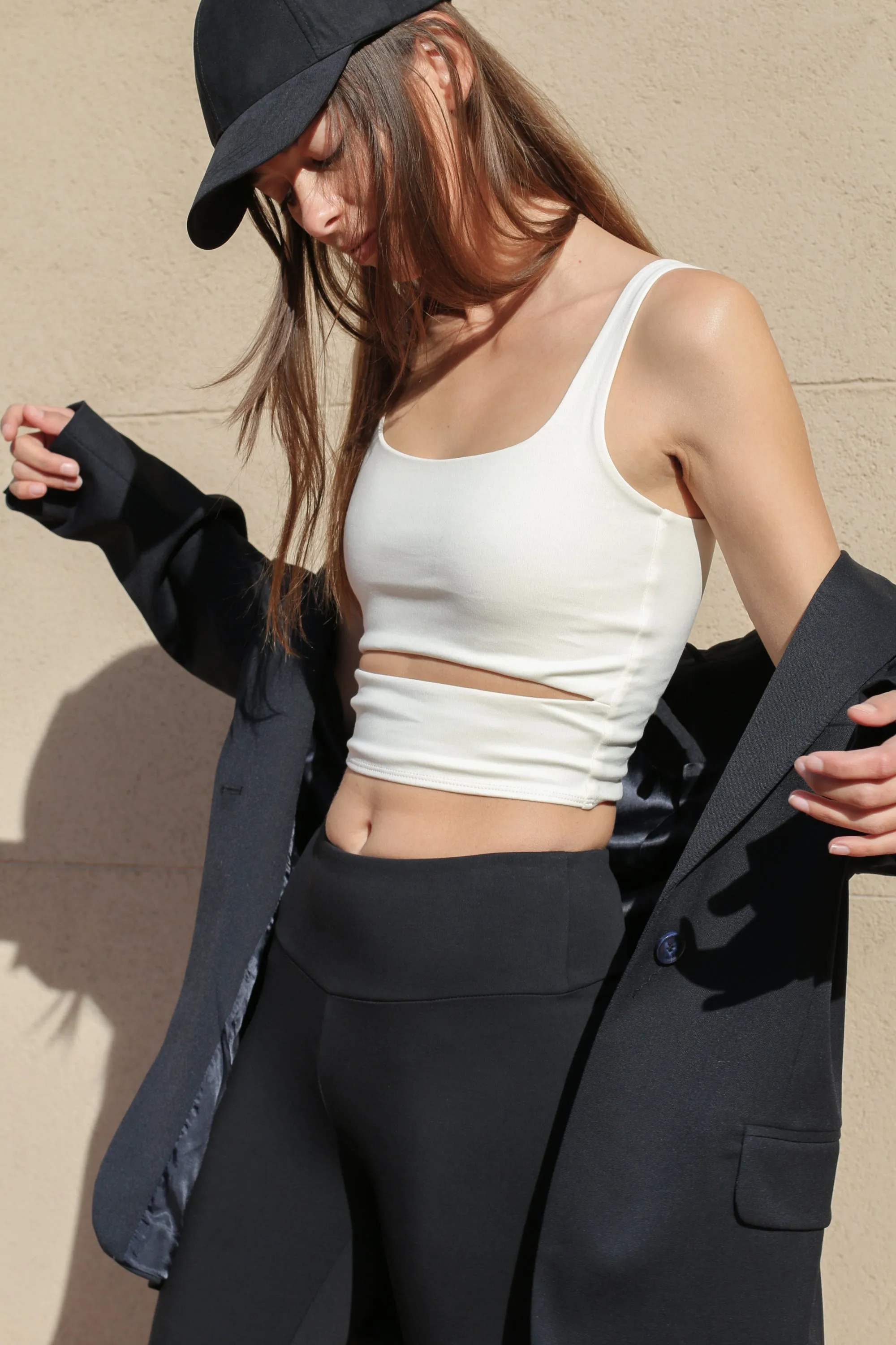 CROPPED TANK WITH CUTOUT