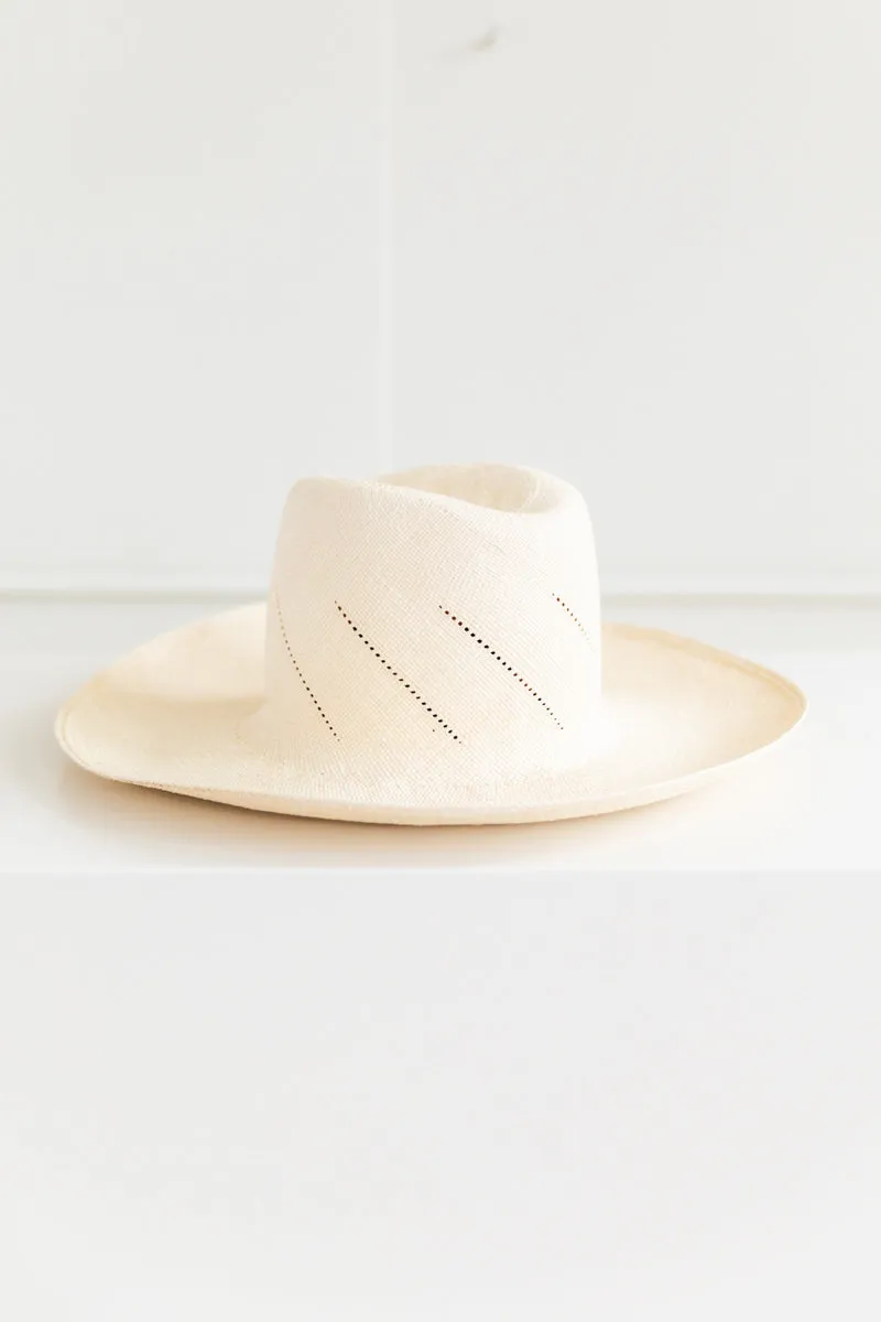 WHEAT HAT IN PANAMA STRAW